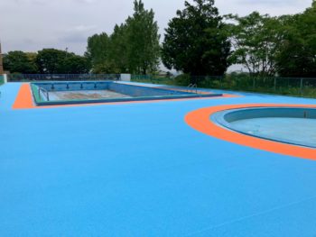 神奈川県 公益財団法人鉄道弘済会 弘済学園プールデッキ長尺シート改修工事